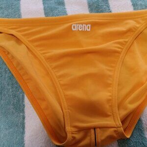VINTAGE ARENA 1" SWIM BRIEF, GOLD, SIZE 34"-36", (Pre-owned)